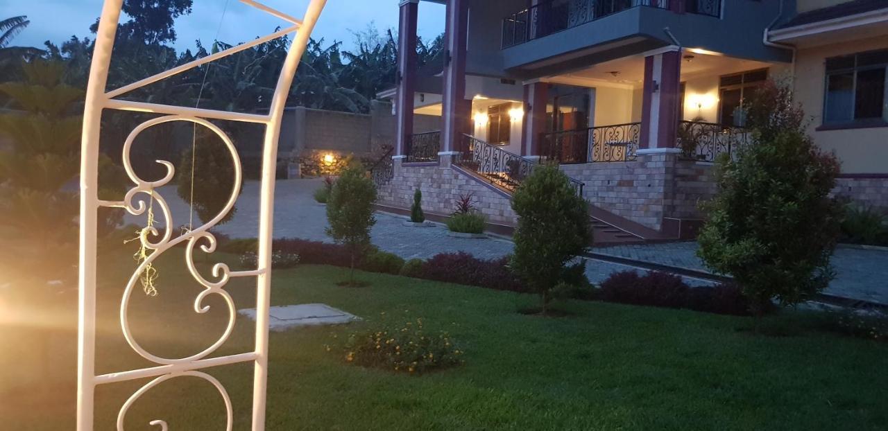 Fort Heights Homestay Fort Portal Exterior foto